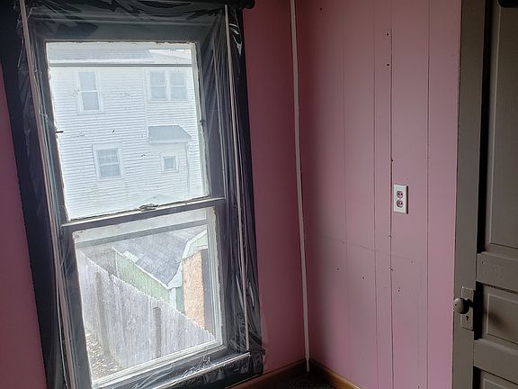5th image of 645 Wilson Ave