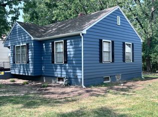 2406 SW 9th St, Topeka, KS 66606