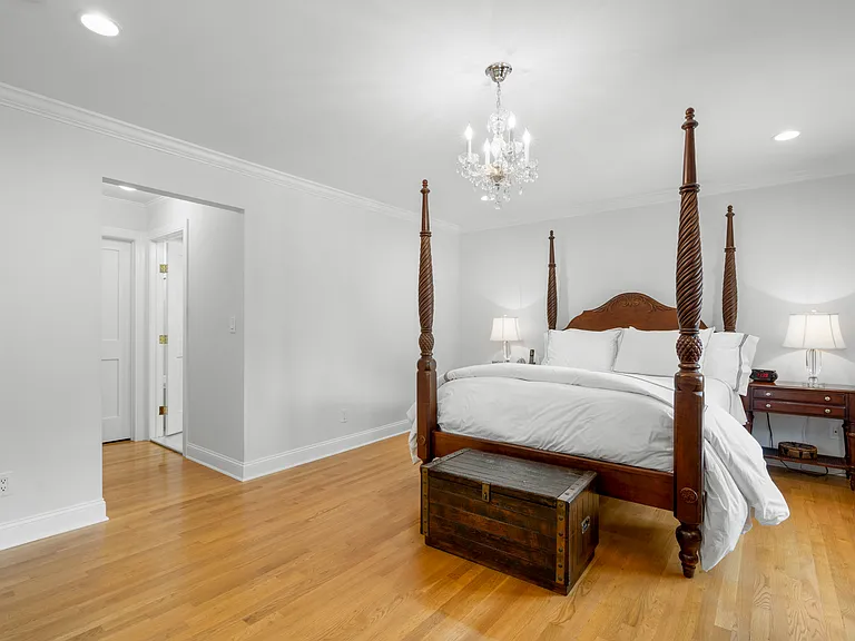 525 Carroll Ave — Photo 18