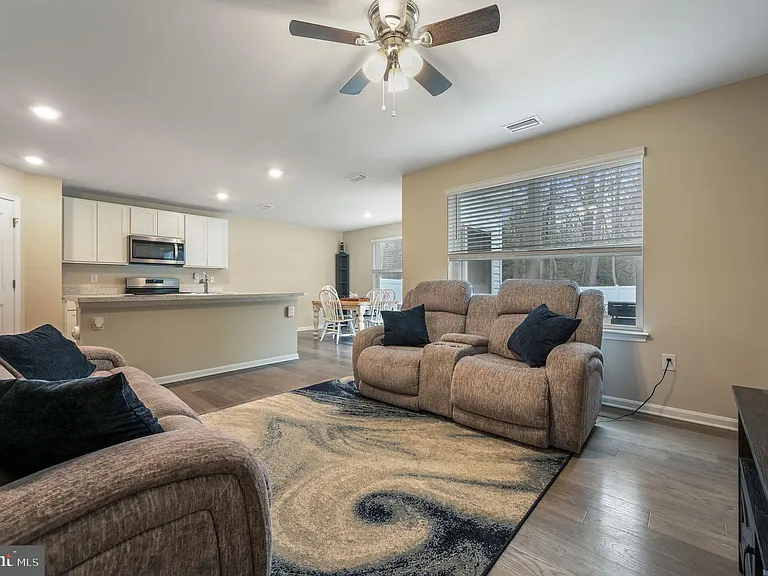 504 Currant Cir — Photo 3