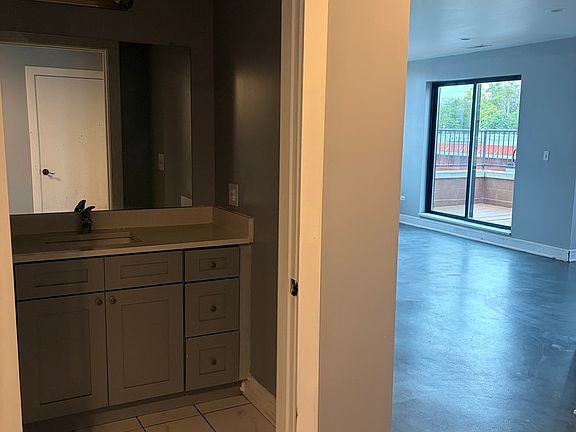 4th image of 10301 S Kedzie Ave #3