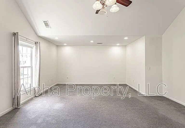 504 Collingsworth Ln — Photo 14