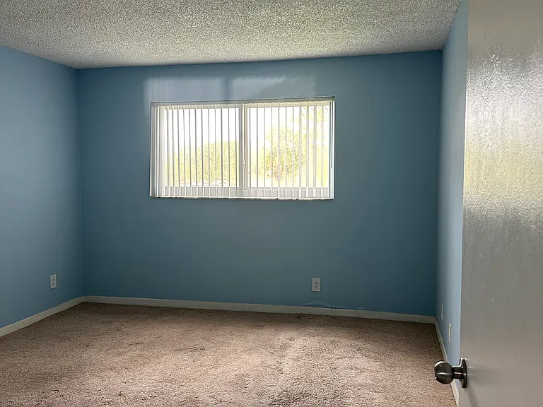 729 Lori Dr #202 — Photo 9