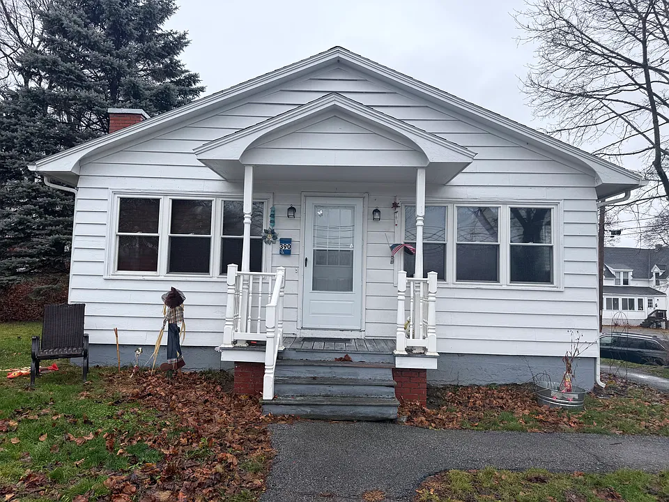390 N Main St