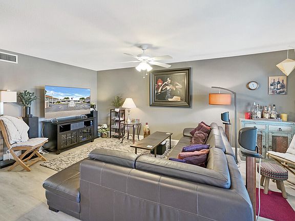 5th image of 111 Shore Court #303