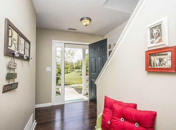 2nd image of 727 Pondview Dr
