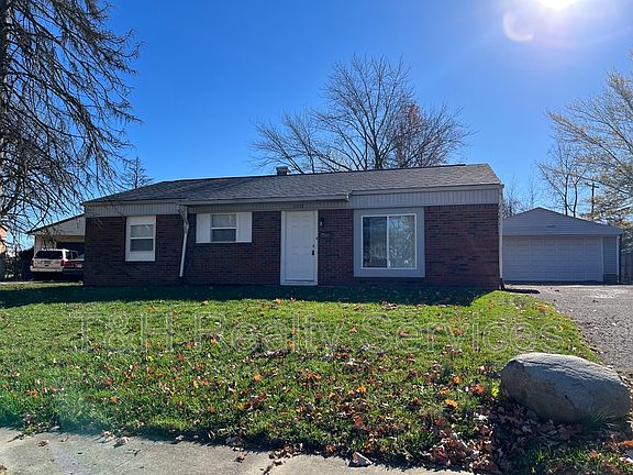 2nd image of 3611 N Chateau Ln