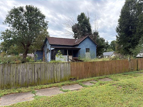 3rd image of 615 W Maple St