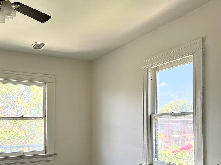 2702 Kenwood Ave #3 — Photo 3
