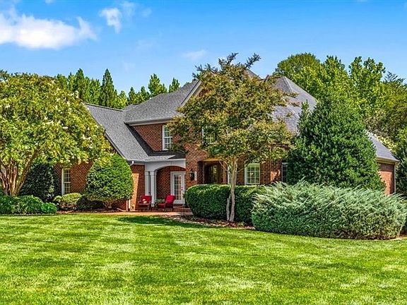 3rd image of 8404 Oakchester Ct