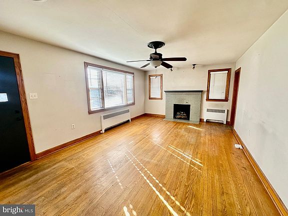 5th image of 939 View St
