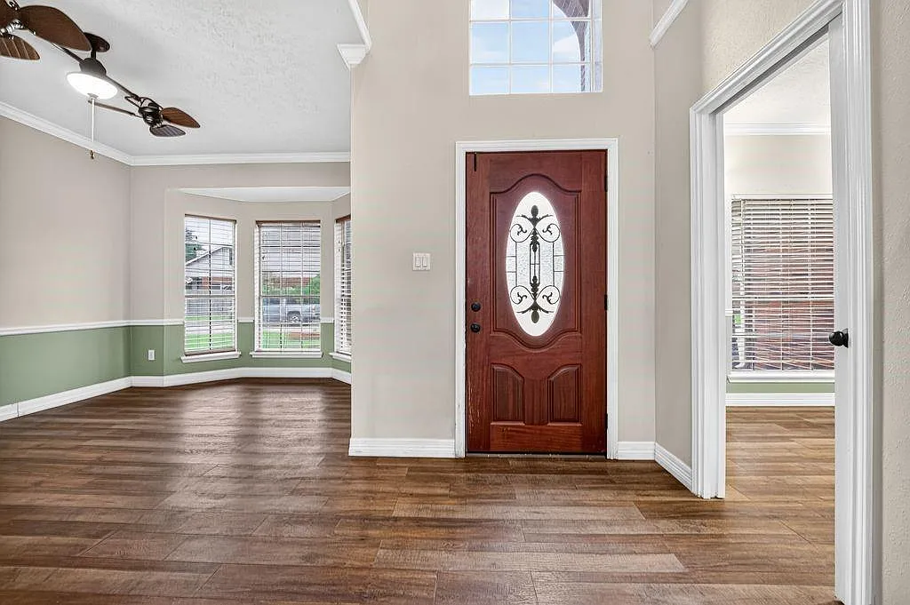 4 bed, 2.5 bath, 2680 sqft, $2,500 — Photo 3