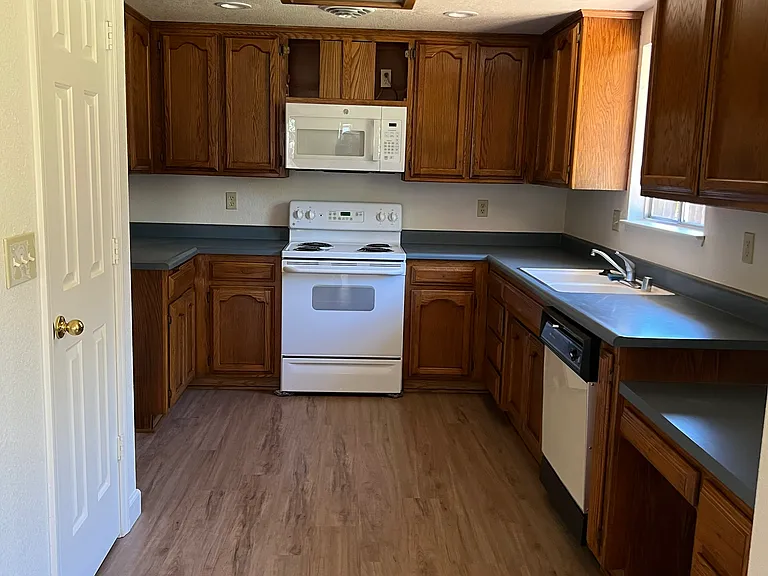 795 Railroad Ave — Photo 10