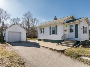 1207 32nd St NE, Cedar Rapids, IA 52402