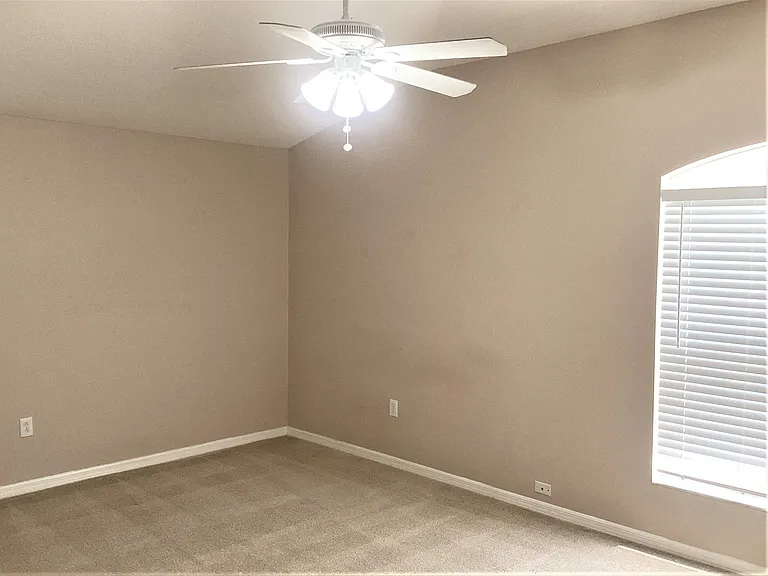 25008 Hyde Park Blvd — Photo 9