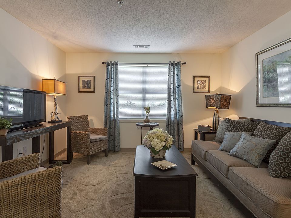 Large Living Rooms with Ample Space for Seating