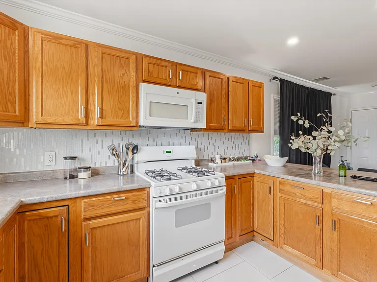 22 Chappelle St #3 — Photo 33