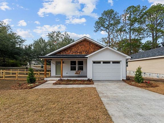 3rd image of 900 Circle Dr