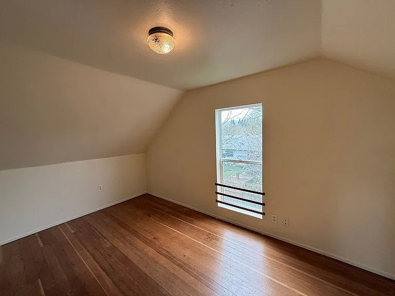 1133 Irvington Dr — Photo 21