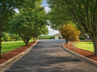 474 E Barefoot Rd, Newton Grove, NC 28366