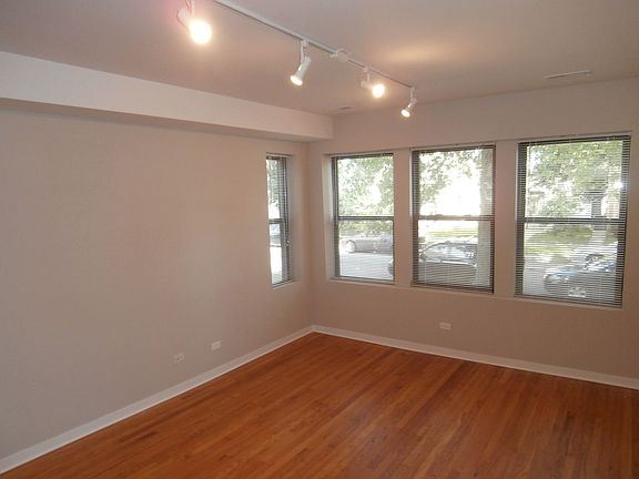 2nd image of 6700-04 N Artesian Ave #2E
