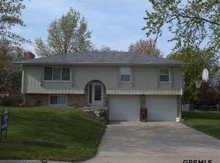 826 Amelia Ave, Elkhorn, NE 68022