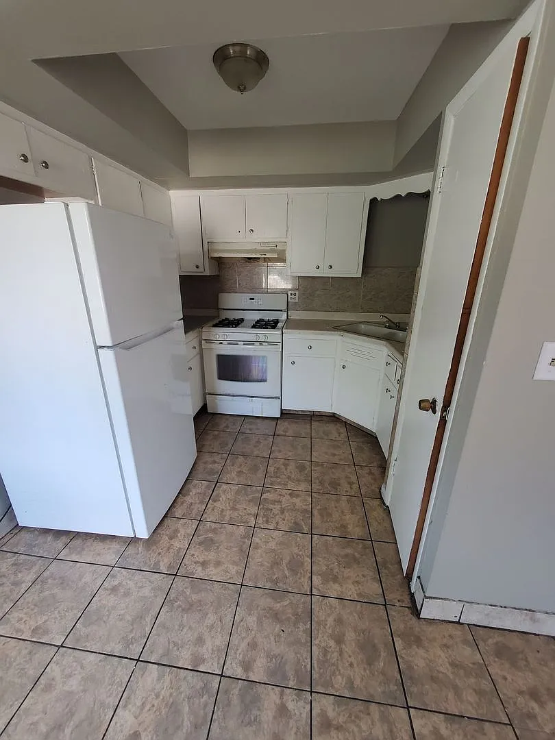 4651 N 36th St. (12 Unit)(Ace Property) — Photo 2