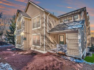 342 Hemlock Ln, Tannersville, PA 18372