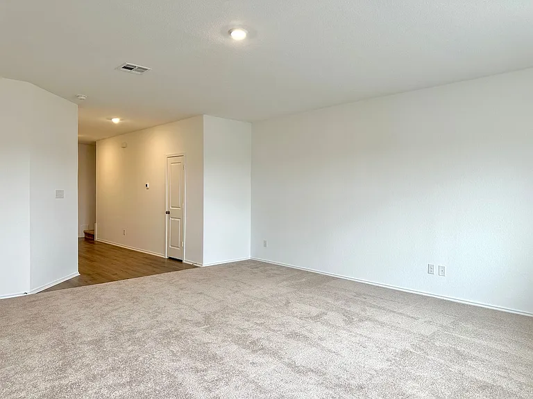 876 Rancho Del Cielo Loop — Photo 5