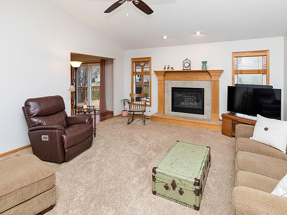 3rd image of 2005 Country Cove Ln