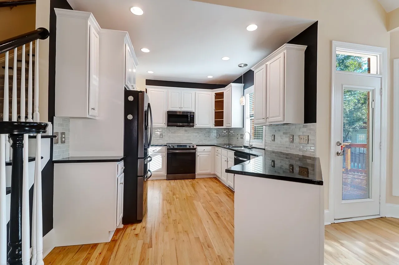 4 bed, 2447 sqft, $4,000 — Photo 3