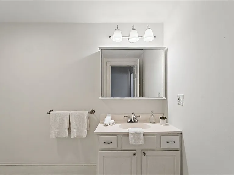 296 W 3rd St #20 — Photo 11