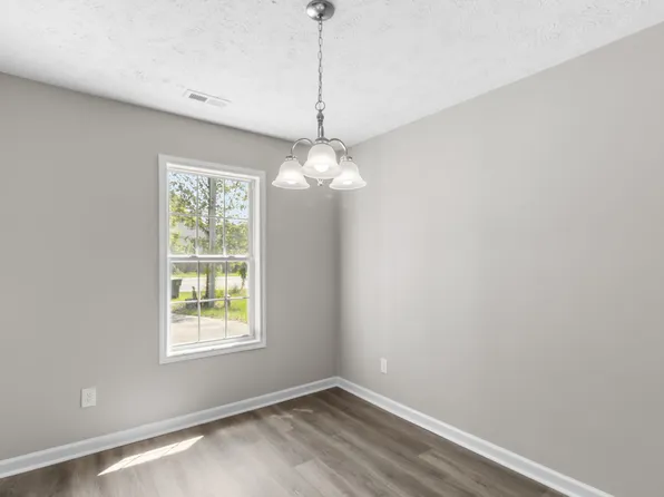 6853 Bailey Lake Rd, Fayetteville, NC 28304