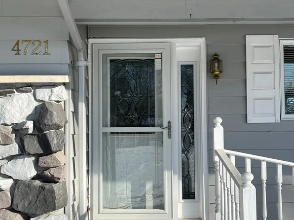 4721 E Hillcrest Dr, Berrien Springs, MI 49103