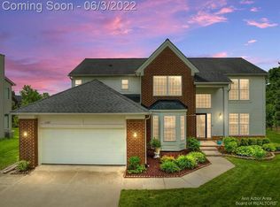 2349 Spring Ridge Ct, Ann Arbor, MI 48103
