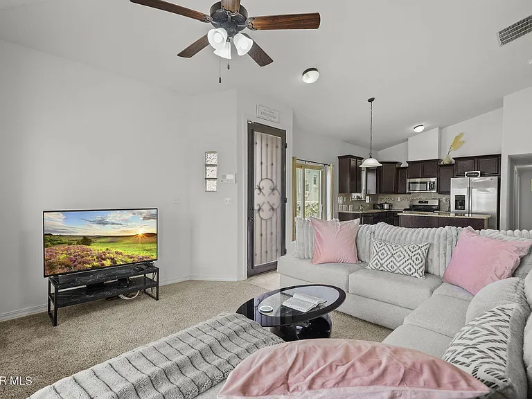 13760 Blackburn Ave — Photo 7