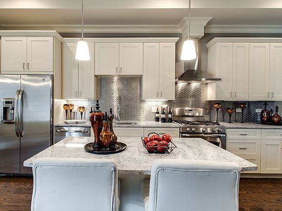 2nd image of 3606 S Lake Park Ave #2
