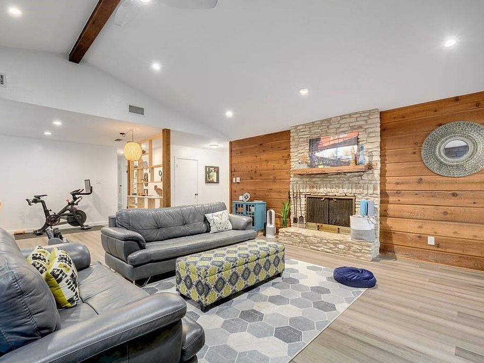 1st image of 2710 Deeringhill Dr