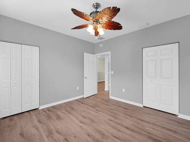 343 SE Rogers Ct — Photo 10