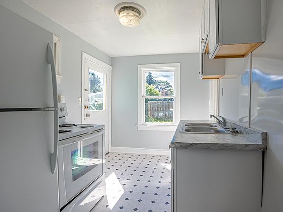 2nd image of 321 N Locust St APT 1