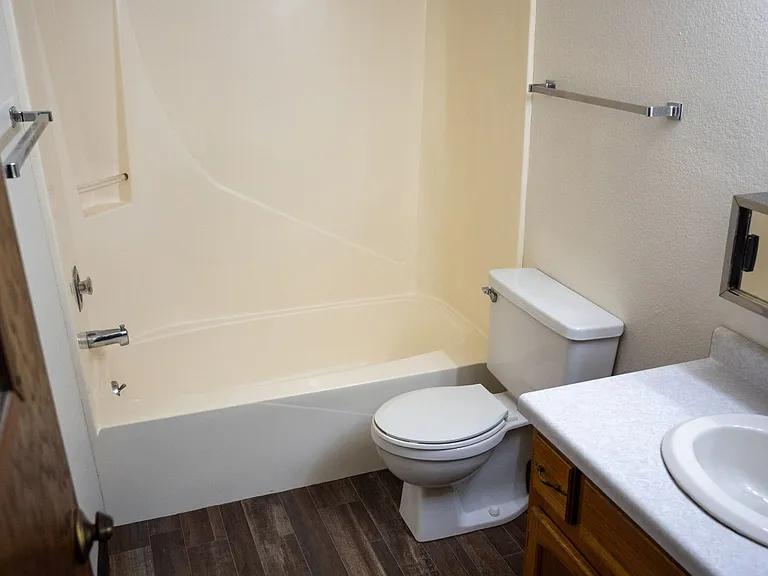 1624 E Gateway Cir S — Photo 10