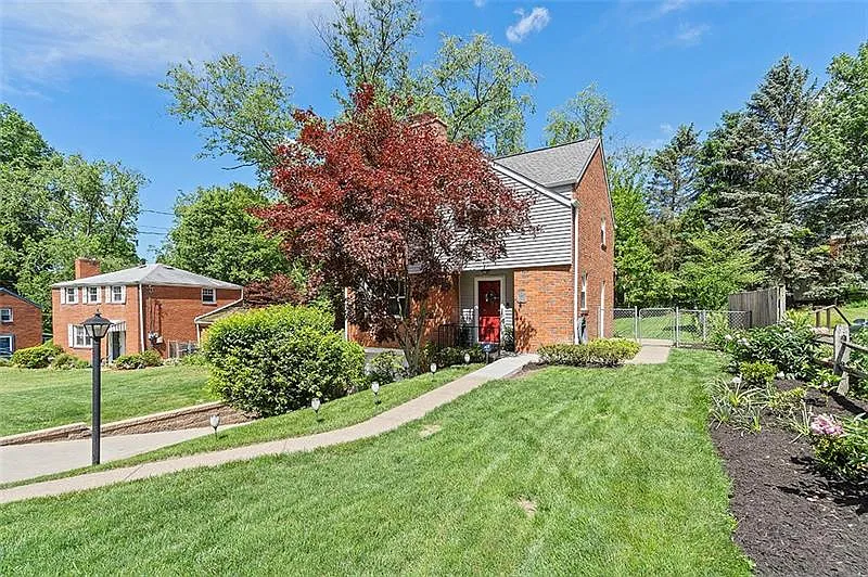 213 Park Pl photo 1