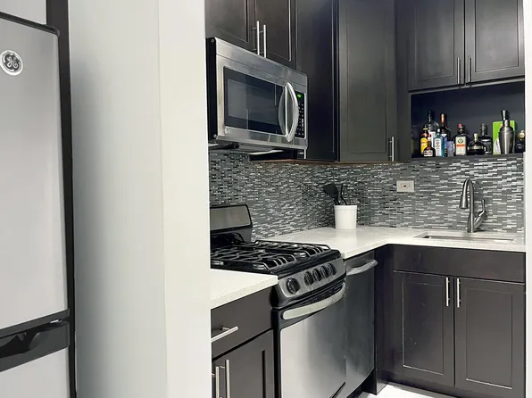 153 East 57th Street 11L image 3 of 10