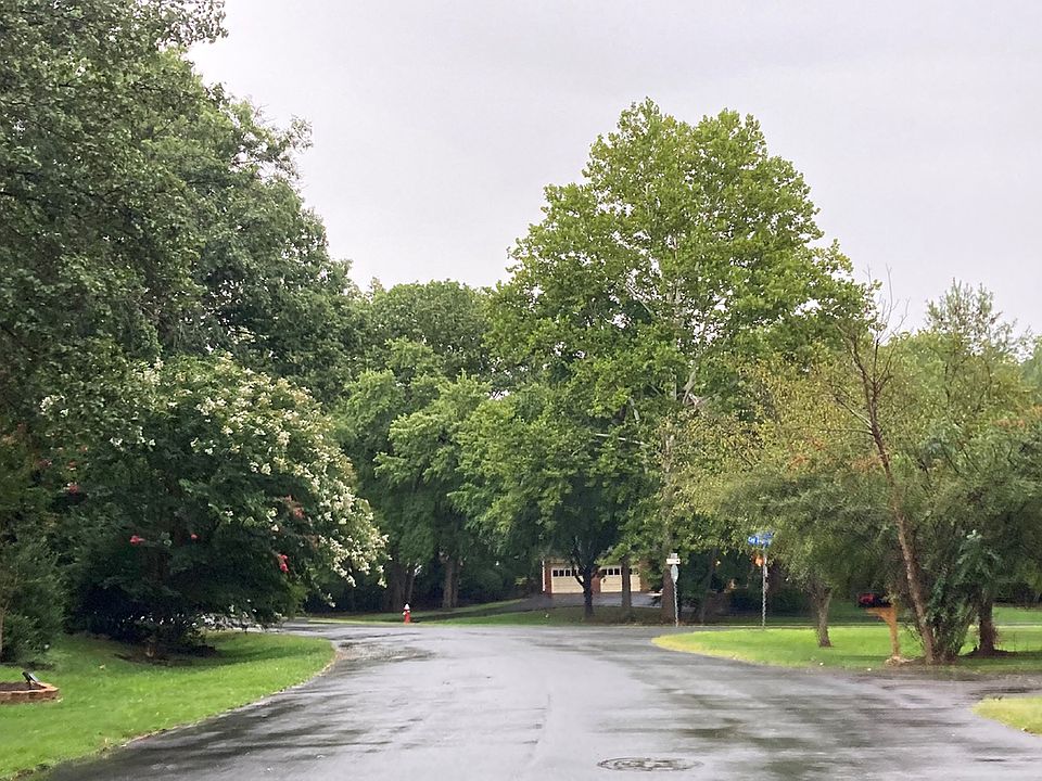 2nd image of 12186 Holly Knoll Cir