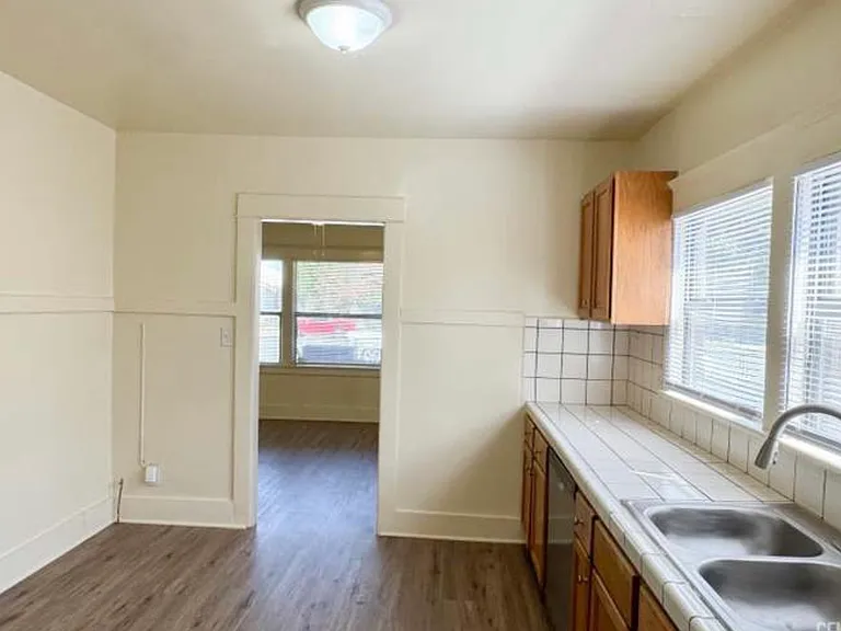 1401 Chester Pl #A — Photo 11