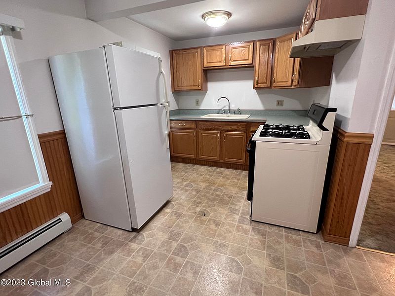 3rd image of 23 Hawk St