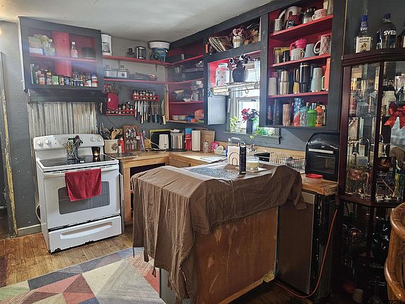 4th image of 207 Forrest St
