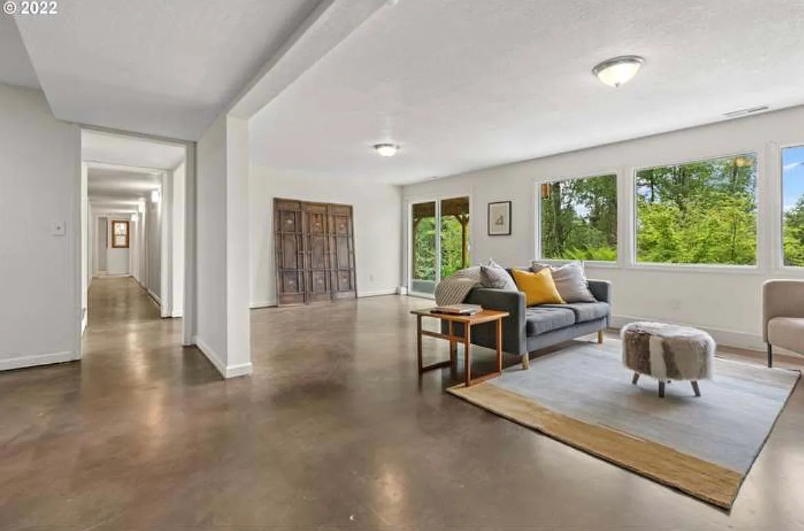 7 bed, 4160 sqft, $3,500 — Photo 1