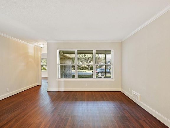 5th image of 9015 Villa Park Cir