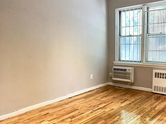 4th image of 321 E 89th St APT 1C